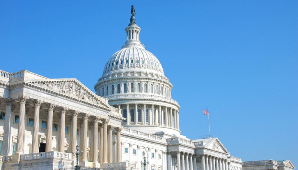 Bipartisan Bill Hopes to Recruit and Retain Truckers